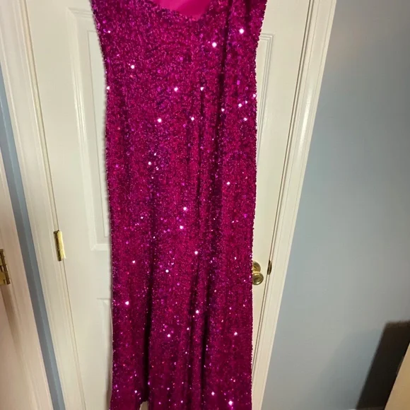 Sherri Hill One Shoulder Sequin Prom Dress. MODEL IN PICTURES.